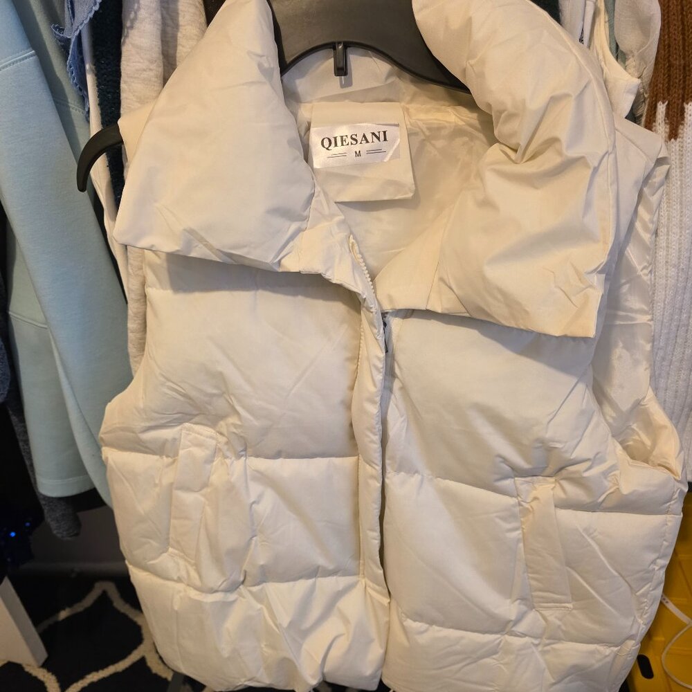 Beautiful Y2K Cream Puffer Vest